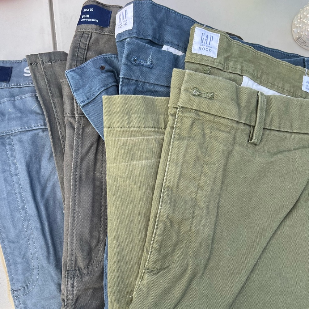 4 Pair of men’s Gap Pants